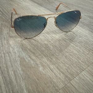 Ray-Ban Aviator Sunglasses with Gradient Blue Lenses and Gold Frame